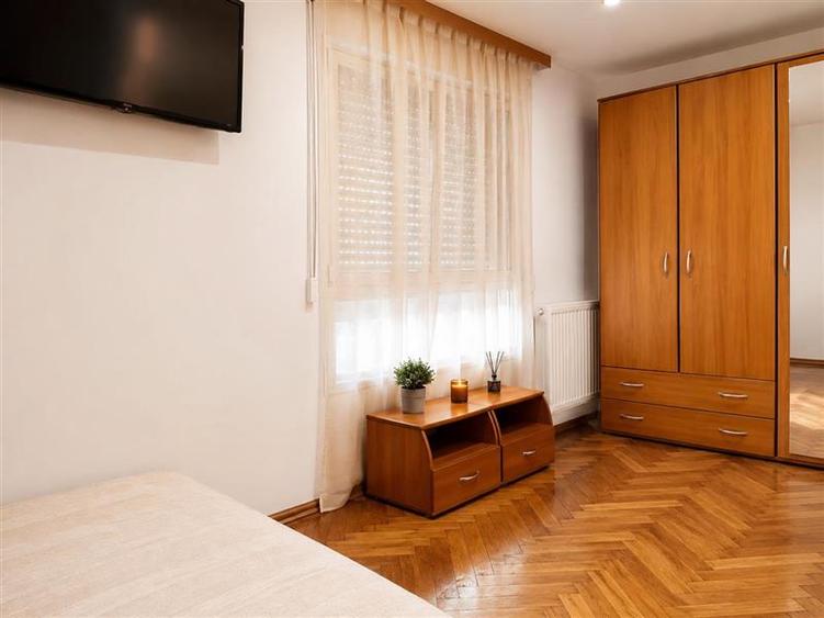 Apartament cu 2 camere decomandat, mobilat în Astra