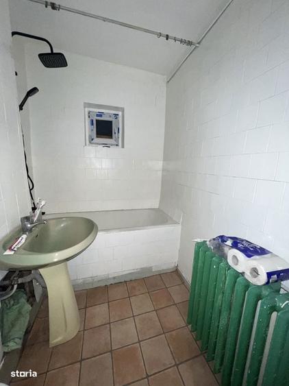Apartament cu 3 camere decomandat în Tei