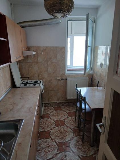 Apartament cu 2 camere semidecomandat în Grivița