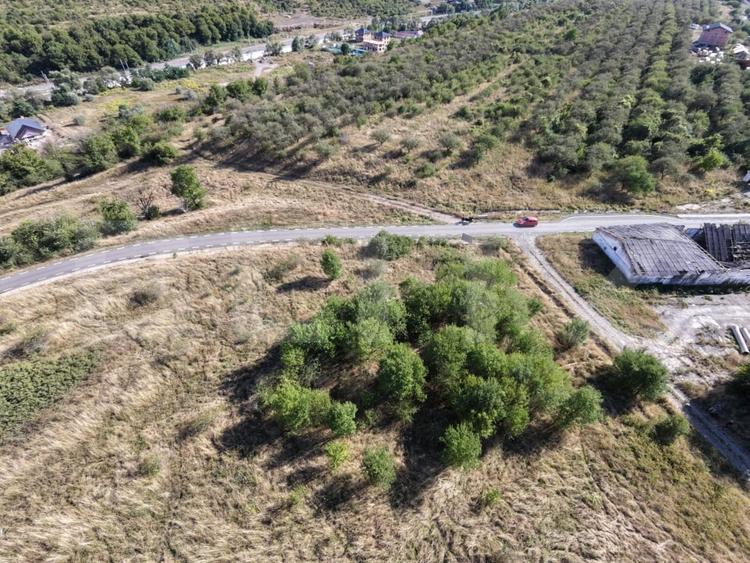 Teren agricol extravilan de 2200 mp, în Baciu