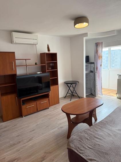 Apartament cu 2 camere semidecomandat în Aradului