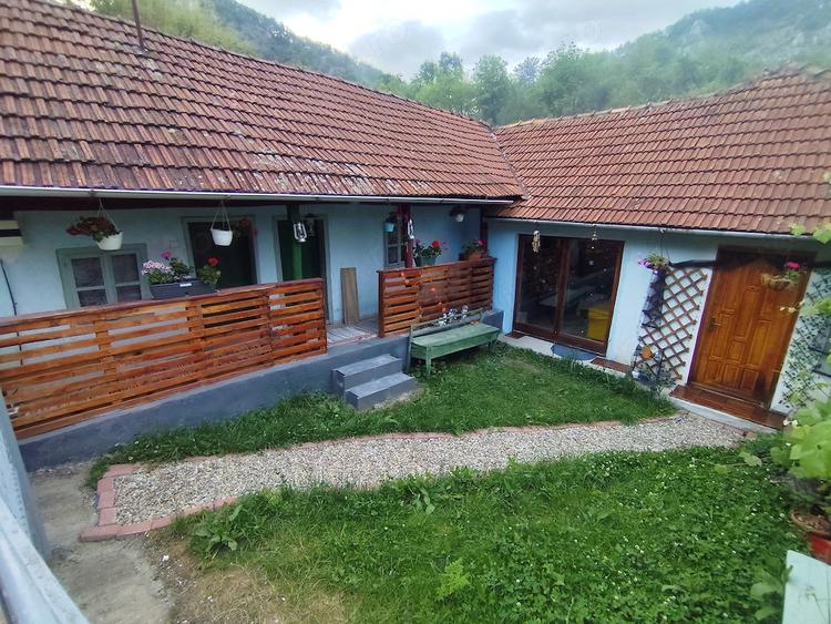 Casă cu Teren 268 Mp în Boiu