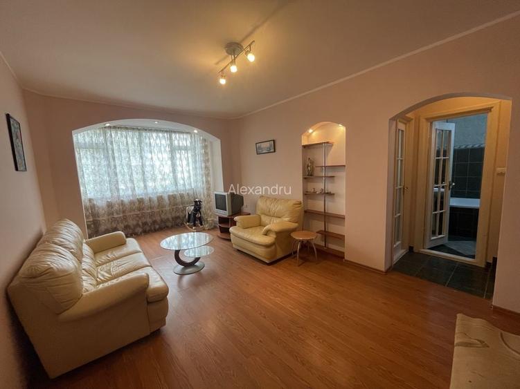 Propietar! Vand apartament cu 3 camere, zona tiglina 1