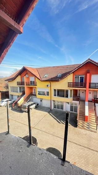 Duplex cu 4 camere cu Canalizare în Exterior Vest