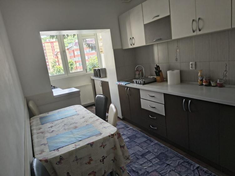Apartament cu 3 camere decomandat în Răcădău