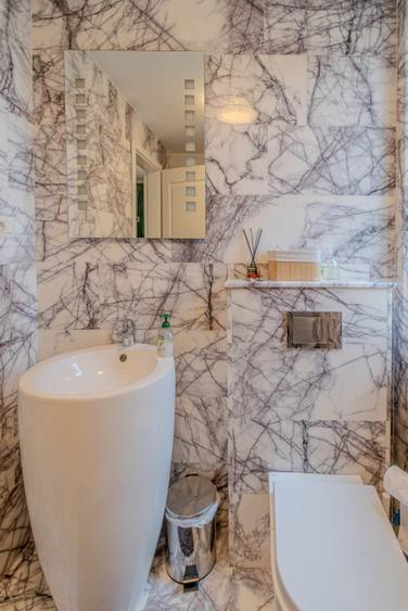 Locuinta construită pentru a fi locuită, nu doar admirată, complet mobilata - 35