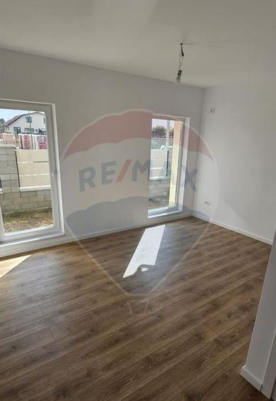 Casa / Vila cu 4 camere de vanzare - 6