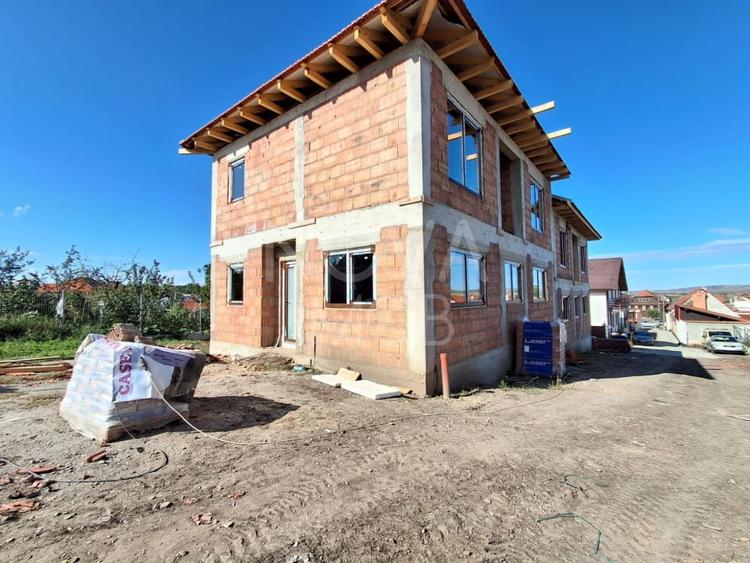 Casa tip duplex, la alb - Sura Mica - COMISION 0 - 2