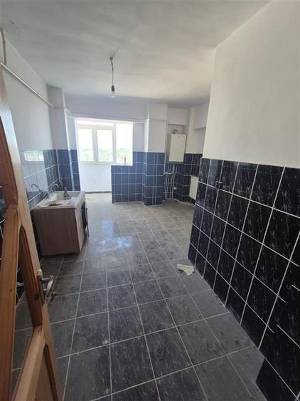 Apartament cu 4 camere decomandat în Barieră