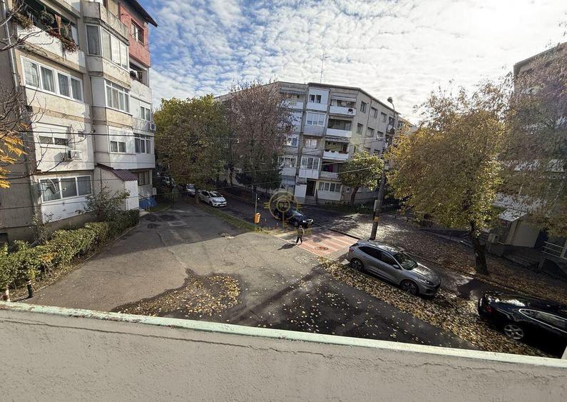 De vanzare Apartament Etajul 1 Micro 16/Zona Foarte Buna - 4