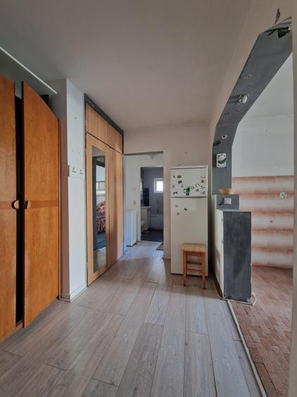 Navodari( Sud, Str Rândunelelor)- 2 camere decomandate, etaj 3/4, liber - 7