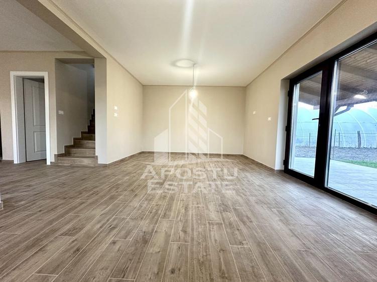 Casa de vanzare cu 530 mp teren in localitatea Utvin - 1