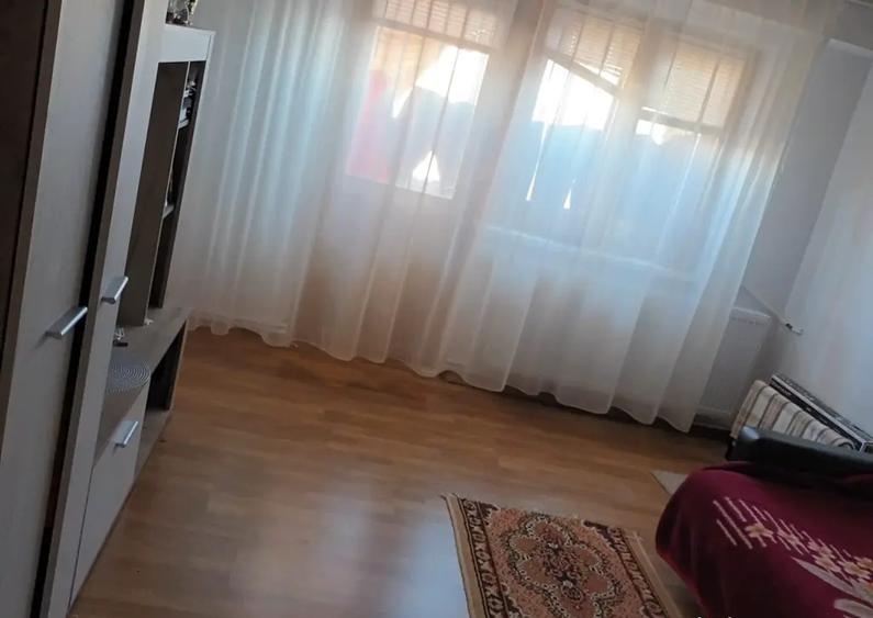 Inchiriez apartament 2 camere Pia?a Moldovei - 5