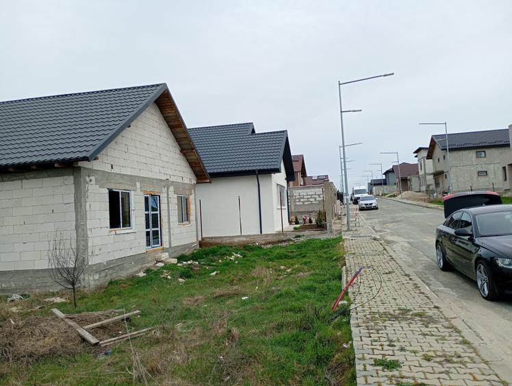 Exclusiv -Casa Valu lui Traian La roșu & termopane - 2