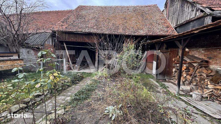 Casa de vanzare cu curte spatioasa loc relaxare si gradina Cornatel - 16
