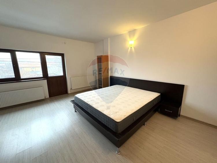 Casă / Vilă cu 5 camere de închiriat în zona Palazu Mare - 8