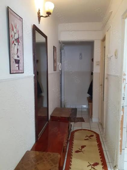 Apartament cu 3 camere semidecomandat în Hipodrom