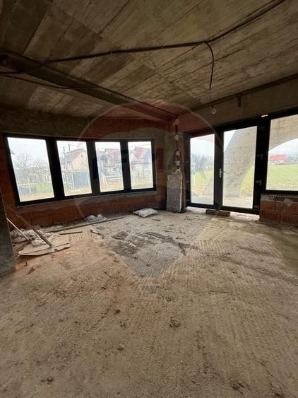 Casă / Vilă cu 6 camere de vânzare - 12