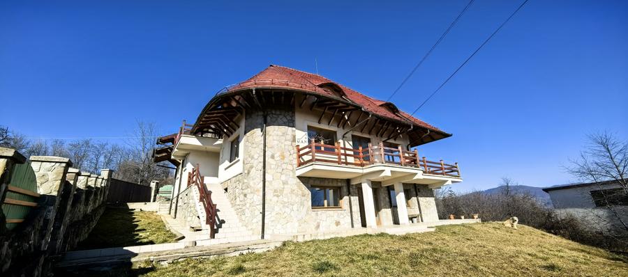 Vila/Pensiune 620mp  , teren generos 3862mp , priveliste de top , neopturata - 2