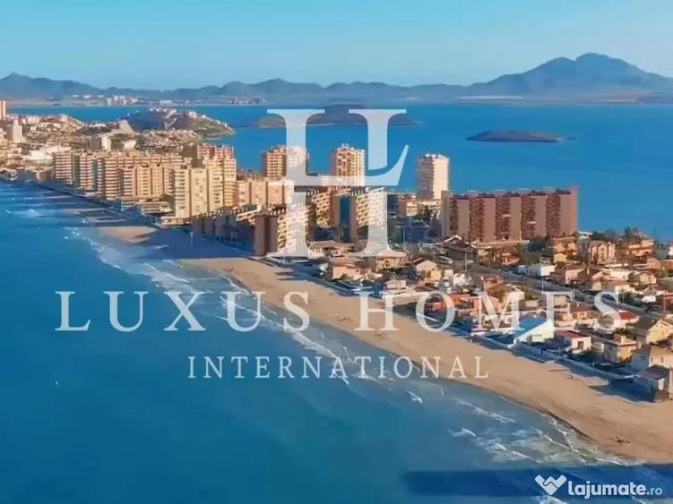 O casa mare, cu terasa, piscina ?i terasa pe acoperi?, situata aproape de mare - 1