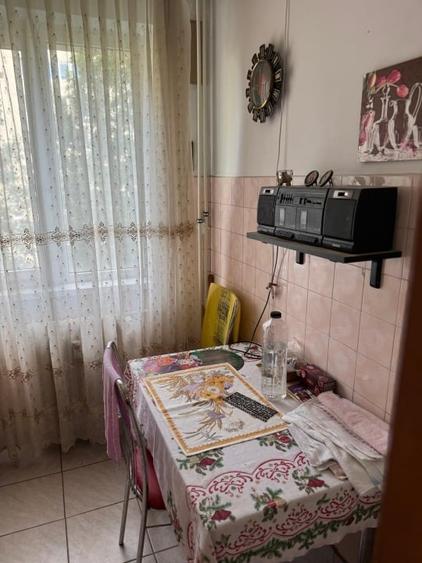 Se vinde un apartament de 3 camere in zona Obor, pe strada Masina de Paine - 2