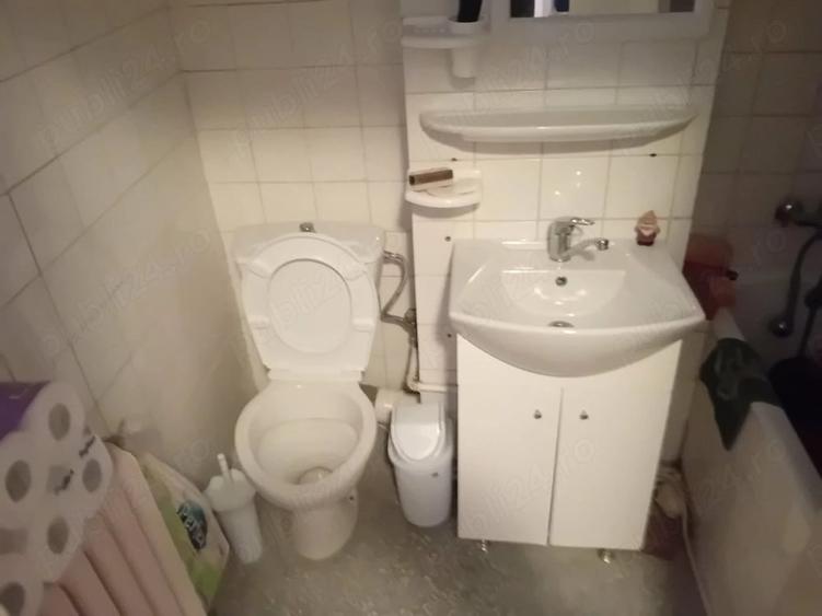 Apartament cu 3 camere semidecomandat în Dărmănești