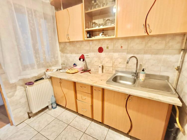 Casă individuală cu 7 camere cu Canalizare în Lujerului