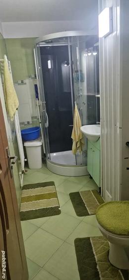 Inchiriez apartament 3 camere - 4