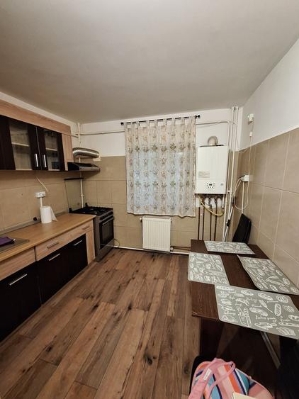 Apartament cu 3 camere decomandat în Nicolina