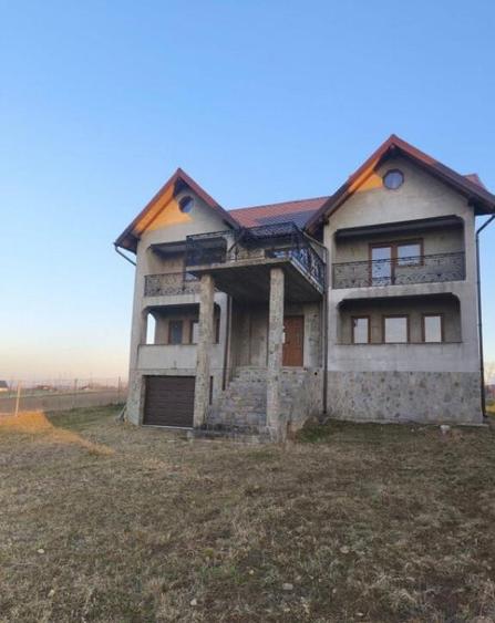 Casa finisata, teren 2500mp, Marginea - 2