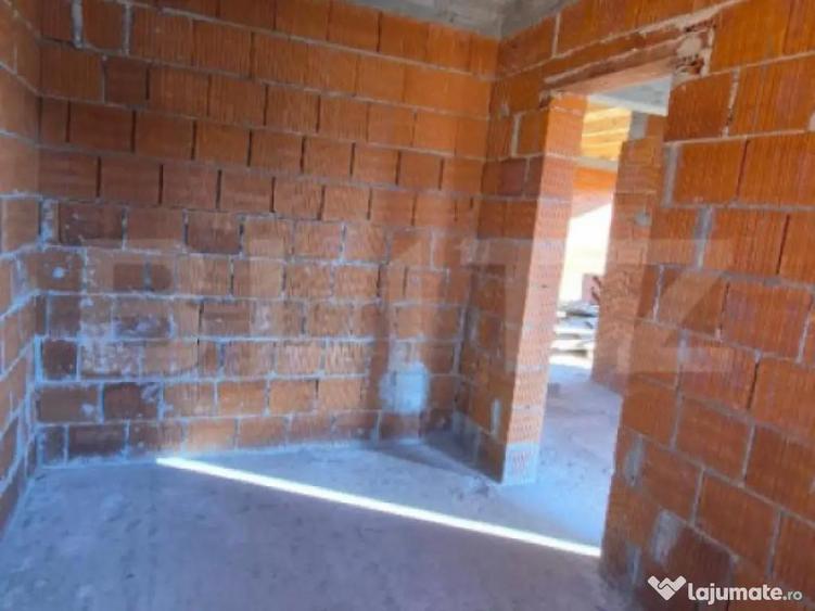 Casa la rosu, 4 camere, 145,31 mp utili, 715 mp teren, zona - 8