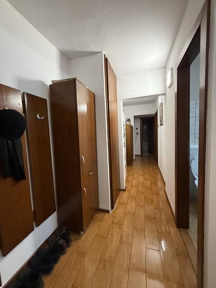 Apartament cu 3 camere decomandat în Aradului