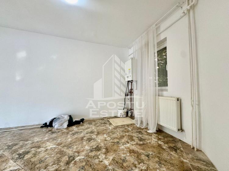 Apartament cu 2 camere semidecomandat în Soarelui