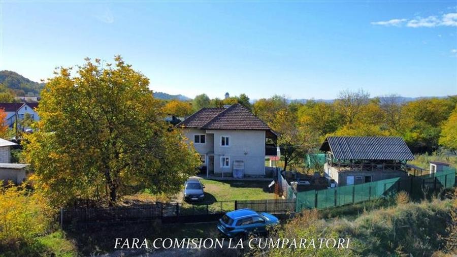 BUDESTI - CASA LANGA ORAS, TEREN 935 MP - 1
