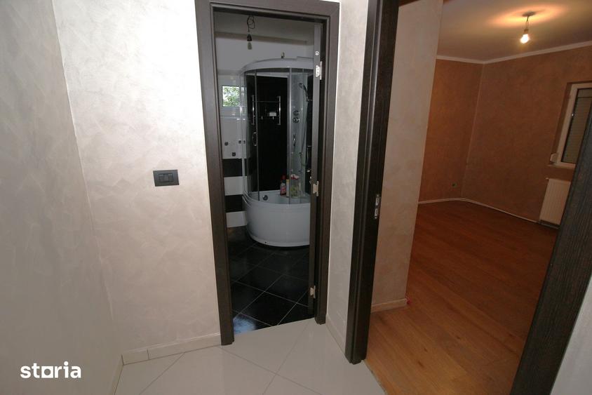 Apartament cu 3 camere decomandat în Est