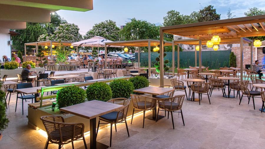 De inchiriat restaurant cu terasa si bowling pe Litoral Jupiter, 100 m de plaja - 2