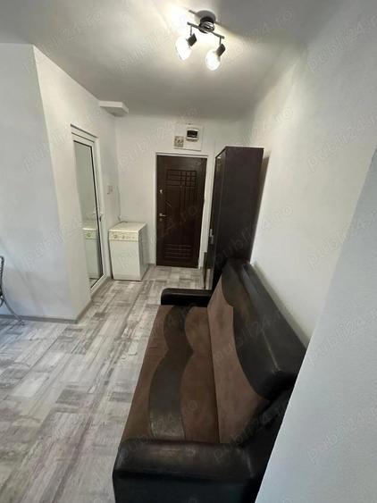 Agentie vand Garsoniera decomandata,1 Mai - Confecti-Politia Locala,,K-uri,etaj.1 - 5