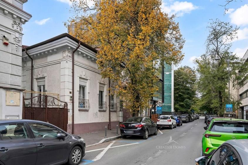 Eminescu - Casa / Vila cu 5 camere si pod mansardabil - 1