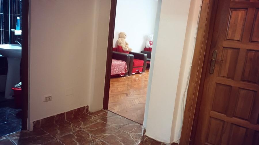 2 camere Calea Bucuresti , centrala / etaj 3 , finisaje medii / mobilat - 5