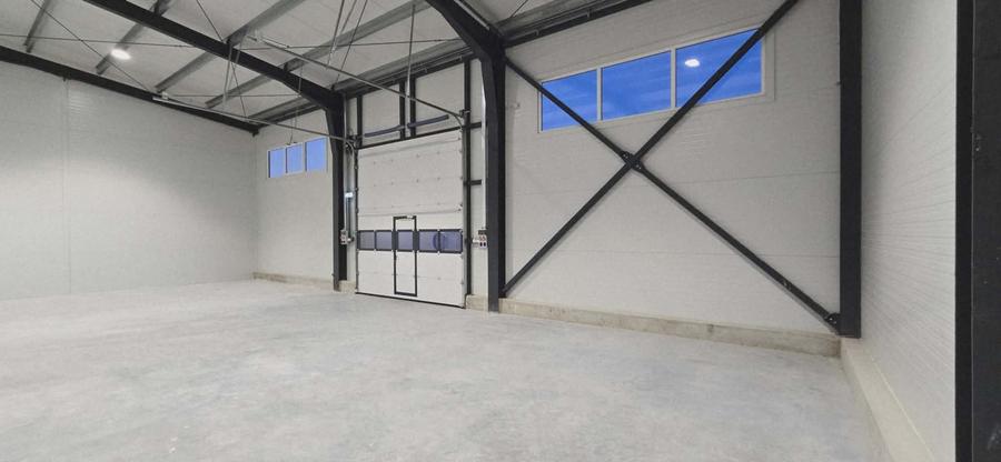 Spațiu industrial, de 380.07000732422 mp, în Centura