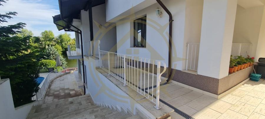 Casă cu 10 camere cu Piscina în Snagov