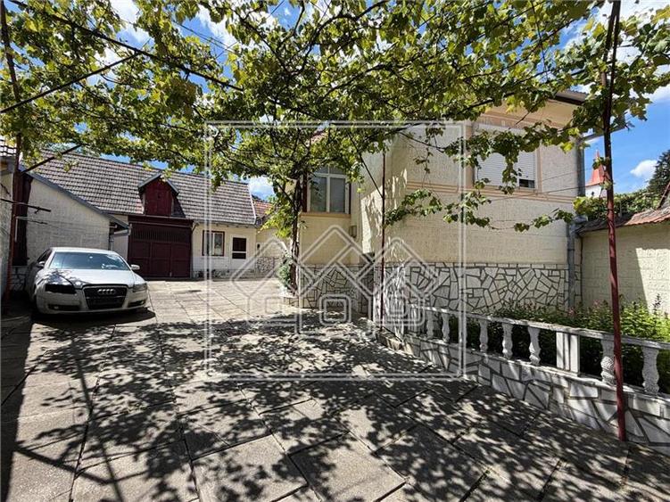 Casă individuală cu 4 camere cu Teren 300 Mp în Rășinari