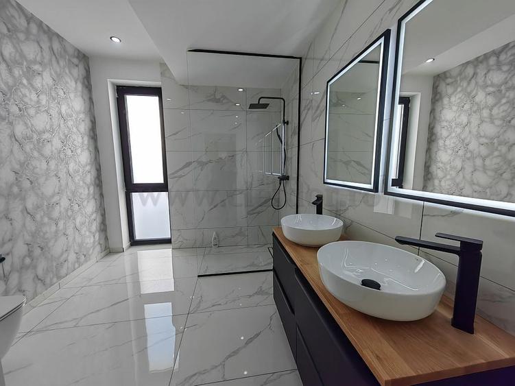 Casă individuală cu 6 camere cu Piscina în Iancu Nicolae