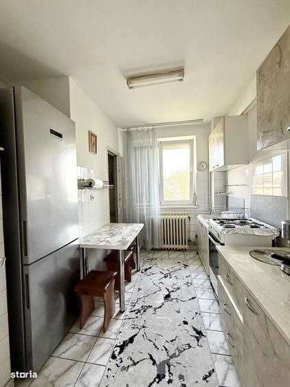 Apartament cu 3 camere semidecomandat în Hipodrom