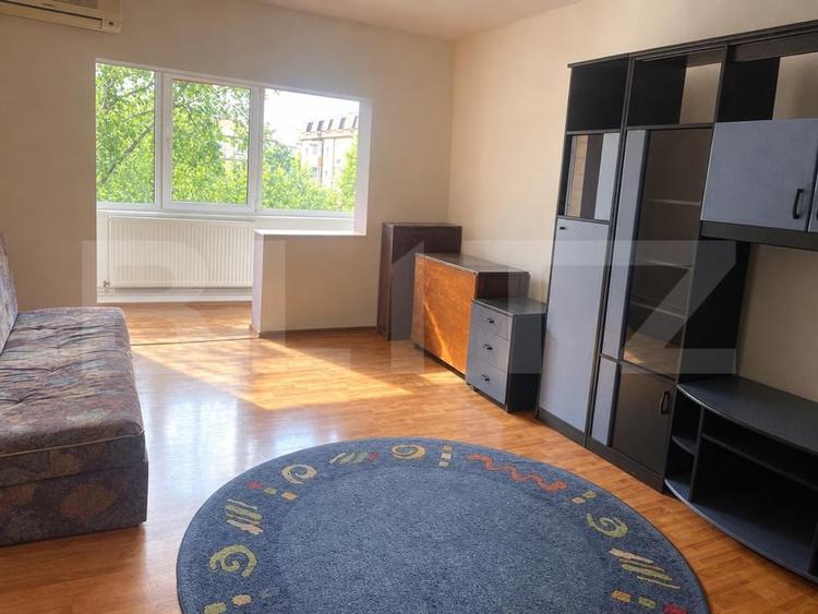 Apartament cu 4 camere decomandat, mobilat în Soarelui