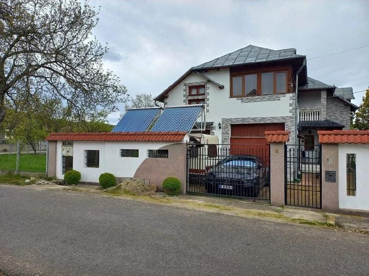 Casă cu 6 camere cu Teren 900 Mp în Pucioasa