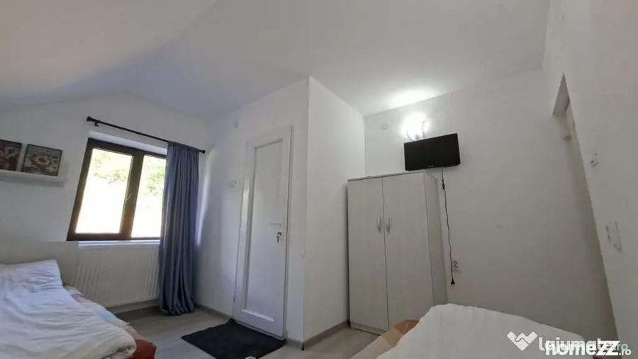 Casă cu 7 camere cu Teren 1200 Mp în Budeasa