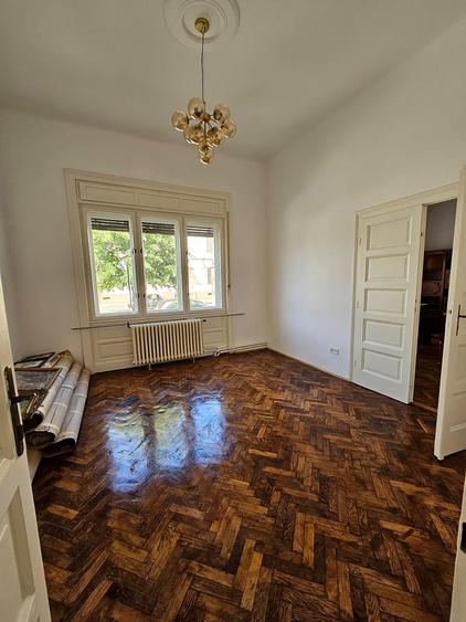 Casă individuală cu 3 camere cu Canalizare în Central
