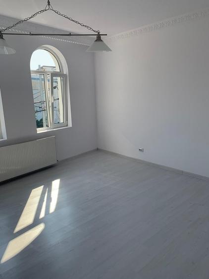 Spațiu comercial, de 335 mp, în P-ța Galați