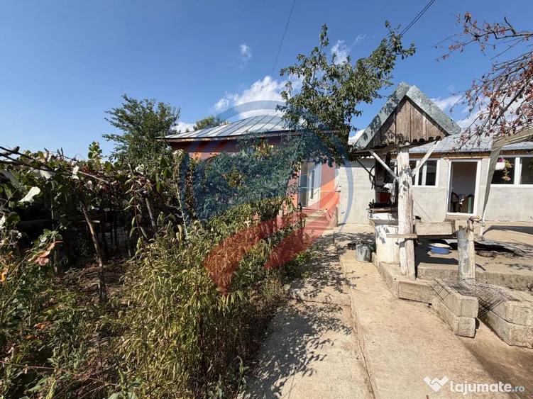 Casă cu 3 camere cu Canalizare în Izvor
